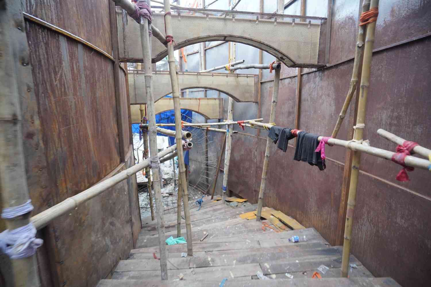 তাঁর ব্যাখ্যা, বিজ্ঞান হোক বা আধ্যাত্মিকতা - সব কিছুর কেন্দ্রেই রয়েছে একটি বিন্দু। এটাই তাঁদের থিমের মূল ভাবনা।