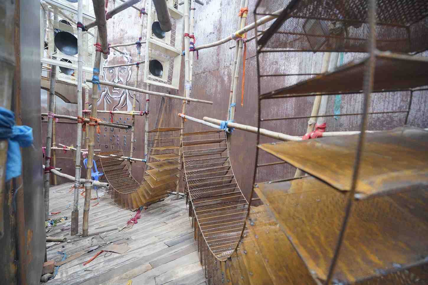 এ বছর তাঁদের প্রতিমা নির্মাণের দায়িত্বে রয়েছেন শিল্পী সুরজিৎ পাল।