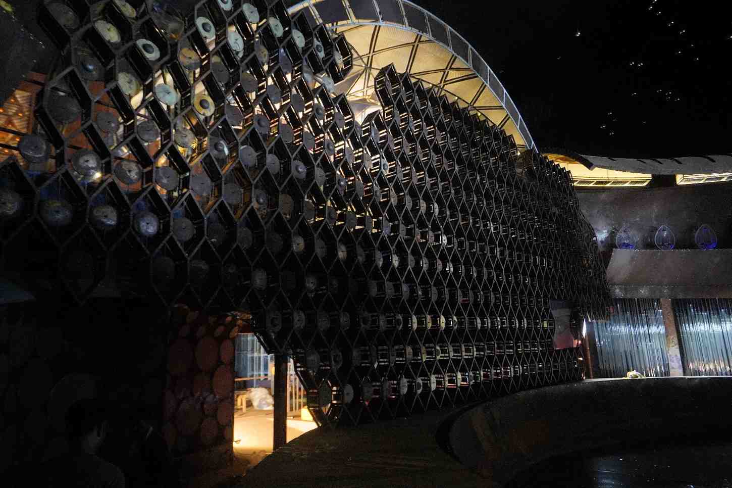 এ বারের এই মণ্ডপসজ্জায় আলোর বিশেষ ভূমিকা থাকছে। যা পরিচালনার দায়িত্বে রয়েছেন প্রেমেন্দ্রনাথ চাকি। 