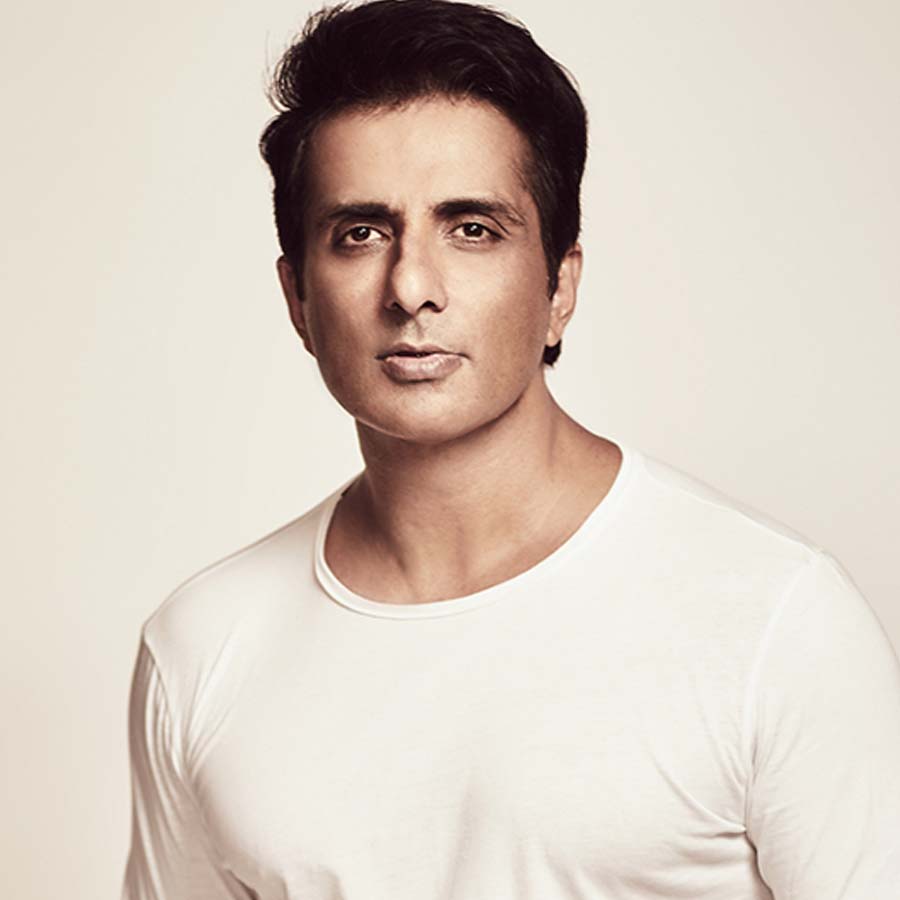 কোভিডে সাধারণ মানুষের মসিহা সোনু সুদও বিপাকে!