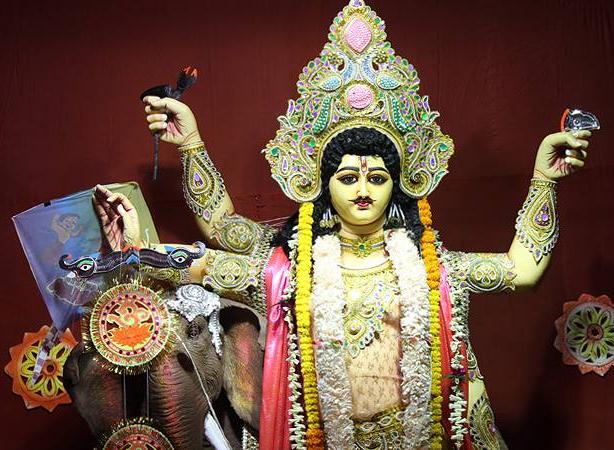 ৬। উত্তর ভারত, হিমাচল প্রদেশ এবং পশ্চিম ভারতে এই রূপেই পূজিত হন দেবতা। 