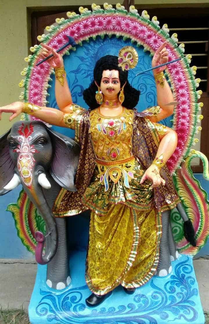 ৭। ঊনবিংশ শতাব্দীর পর বাংলায় শিল্প বিপ্লবের পর কারখানার যন্ত্রপাতি এবং শিল্প-শ্রমিকদের জন্য নতুন করে জন্ম নেন ‘নবীন বিশ্বকর্মা’। 