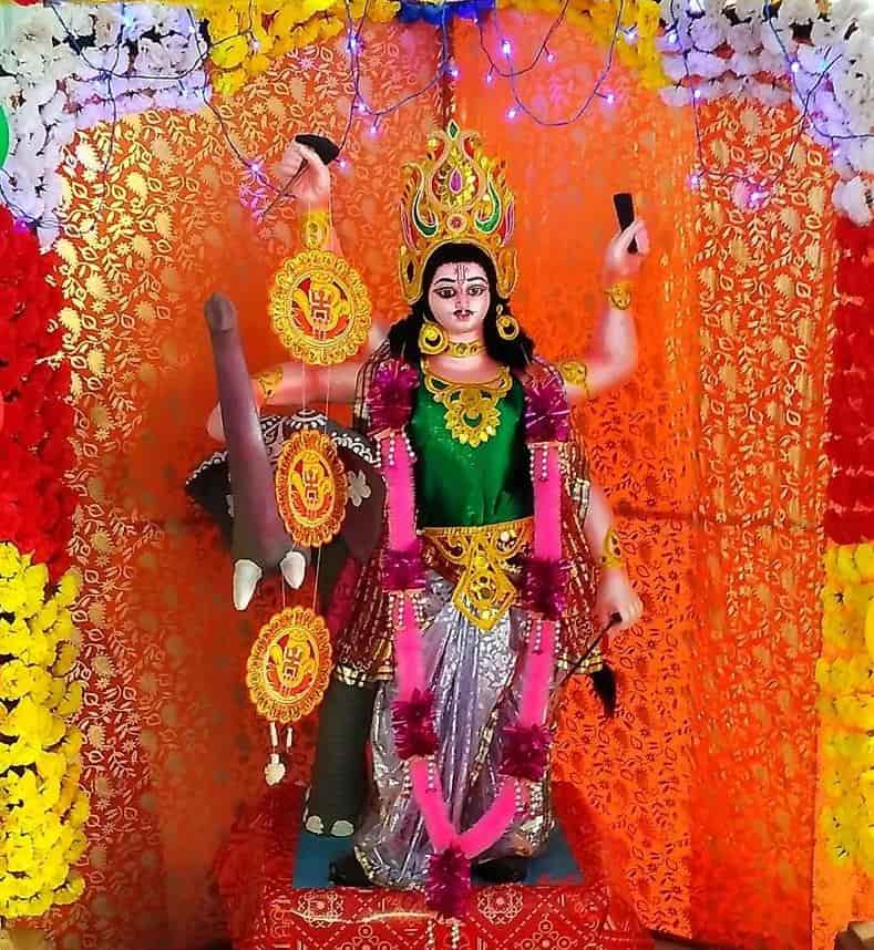 ১০। ইতিহাস গবেষকরা মনে করেন, কালের নিয়মে বদলাতে থাকা ধারণা, স্থানীয় সংস্কৃতির সঙ্গে হাত মিলিয়েই বদলেছে বিশ্বকর্মার রূপ।  (এই প্রতিবেদনটি ‘আনন্দ উৎসব’ ফিচারের একটি অংশ। )  