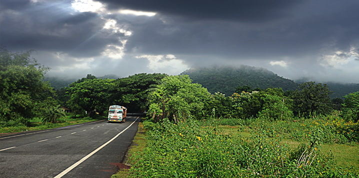 পুজোর ছুটিতে বাংরিপোসি আপনাকে শহুরে জীবনের ভিড় থেকে দূরে প্রকৃতির কোলে এক অসাধারণ ছুটি উপহার দেবে।   (এই প্রতিবেদনটি ‘আনন্দ উৎসব’ ফিচারের একটি অংশ)।