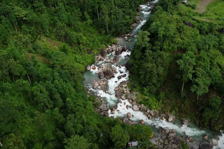 ভাট্টিতে বয়ে গিয়েছে মূর্তি নদী। অরণ্য-পাহাড়- নদীর শোভা অপূর্ব।