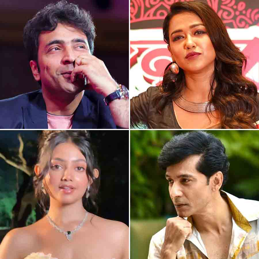 সৃজিত মুখোপাধ্যায়ের ছবিতে আবীর চট্টোপাধ্যায়, সোহিনী সরকার, দিব্যাণী মণ্ডল, টোটা রায়চৌধুরী। ছবি : ফেসবুক।