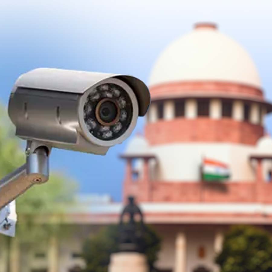 Supreme Court moots control rooms to independently monitor CCTVs in police station