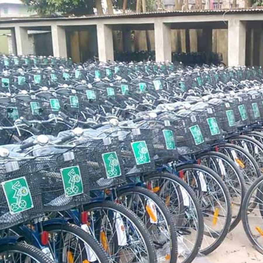 Cycles that are kept for distribution are getting wasted under Saboojsathi scheme, Questions arise