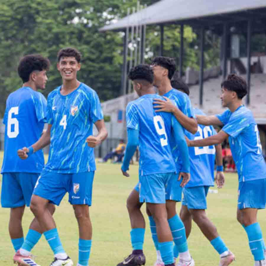 শুরু থেকেই আক্রমণাত্মক খেলে ভারত।