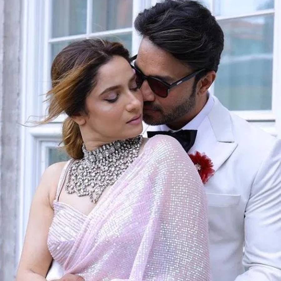 After Vicky Jain Returns Home Ankita Lokhande Wards Off Evil Eye dgtl