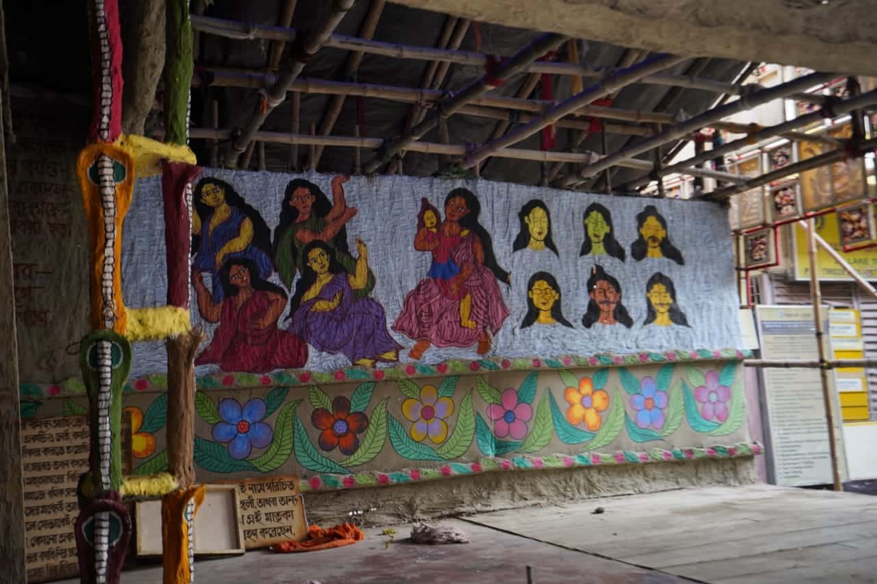 শিল্পী প্রশান্ত পাল এই পুরো ভাবনাটিকে তার নিপুণ হাতে গড়ে তুলেছেন।