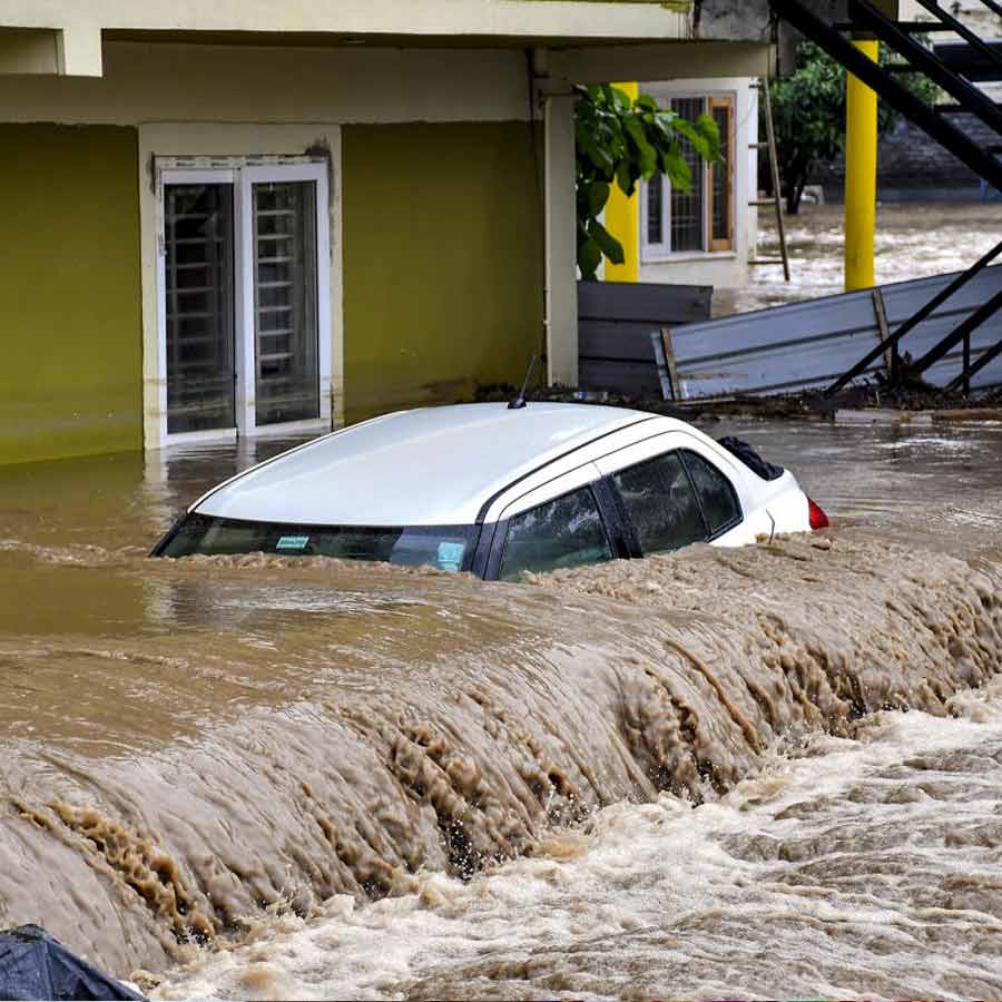 উত্তরাখণ্ডে মেঘভাঙা বৃষ্টি, হড়পা বান হিমাচলেও! ফুঁসছে তমসা, দুই রাজ্যে মৃত ১৮, খোঁজ নেই ২০ জনের