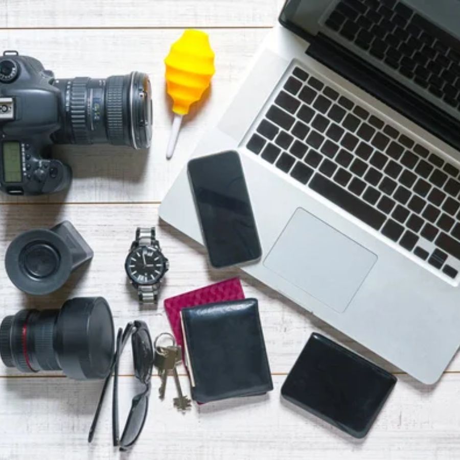 8 essential things to carry while pandal hopping during Durga Puja dgtl