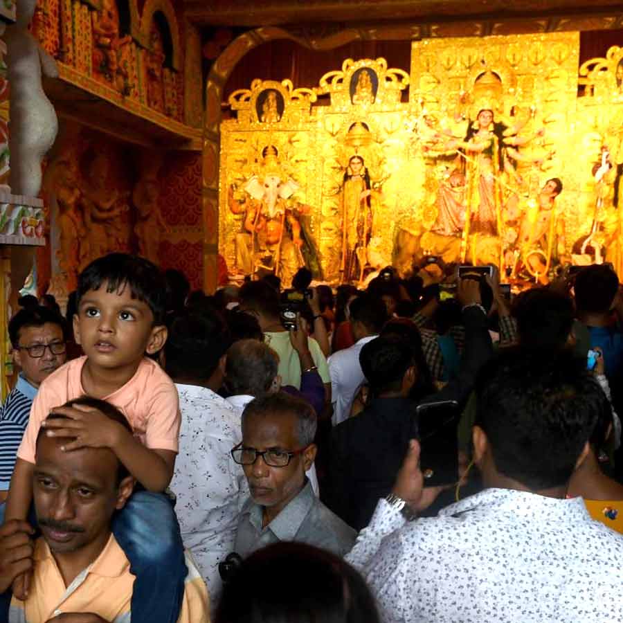 Kolkata Police provides helpline number in case someone is lost during Puja dgtl