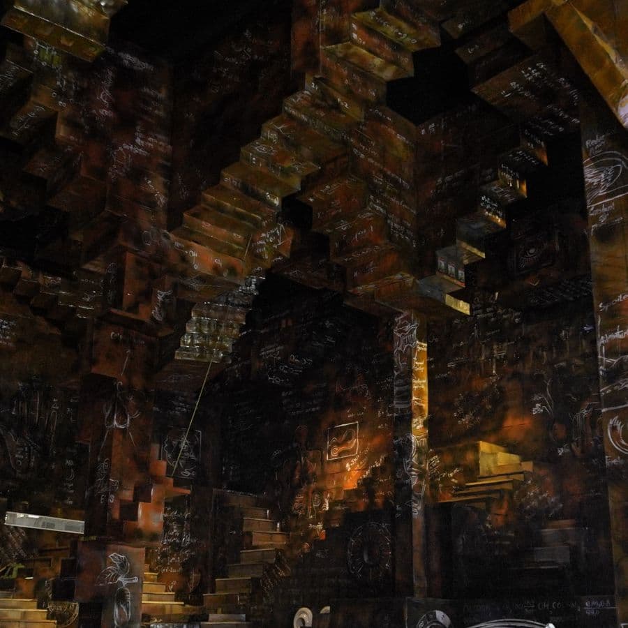 প্রতিমা, আলো-আঁধারি আর শিল্পীদের নিখুঁত হাতে ফুটে উঠবে এই দার্শনিক ভাবনা। থাকছে লাইভ পারফরম্যান্সও।