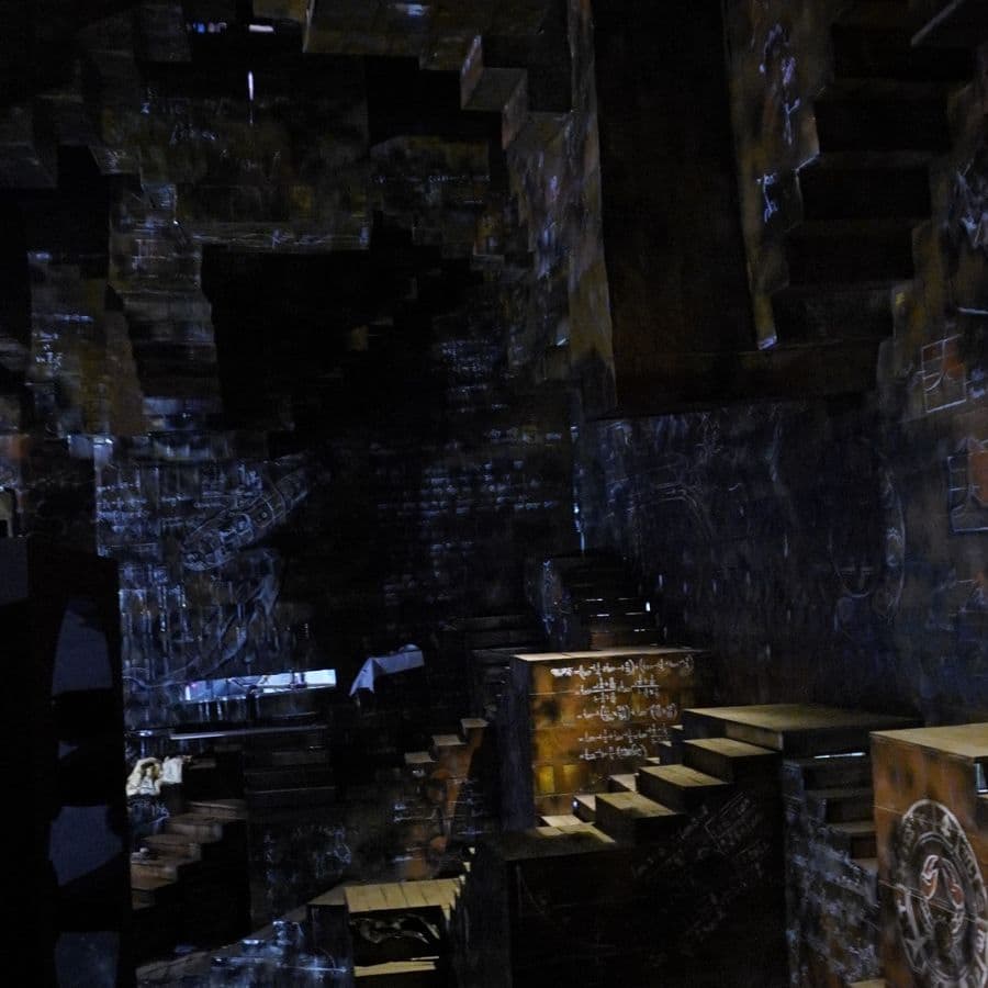 শিল্পী অনির্বাণ দাসের মতে, “জীব হোক বা জড়— সবার মাঝেই ঈশ্বর আছেন।”