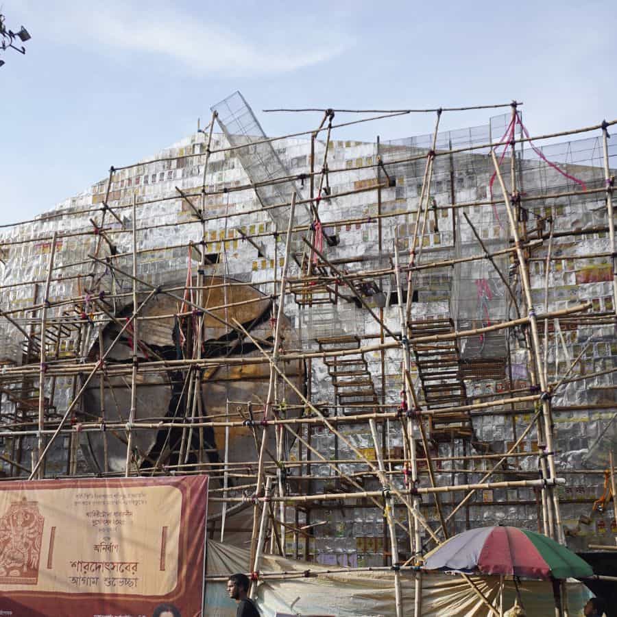 প্রস্তুতির ব্যস্ততায় এখন মণ্ডপভর্তি কারিগর আর শিল্পী।