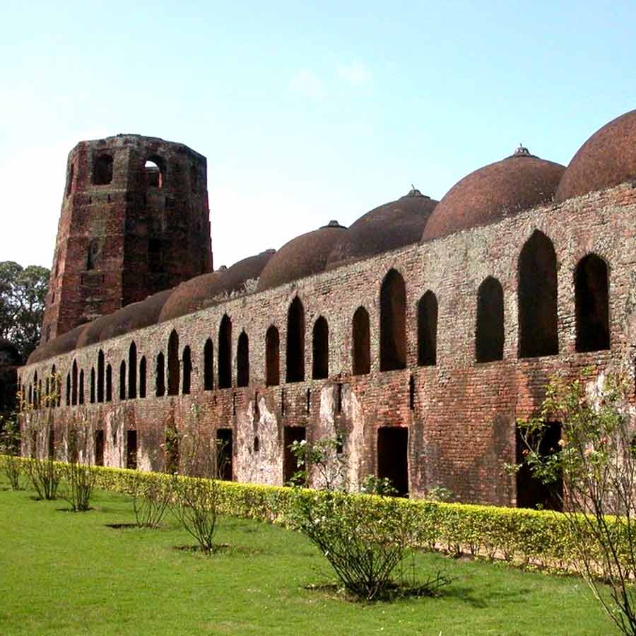 বহরমপুরের কাটরা মসজিদ।