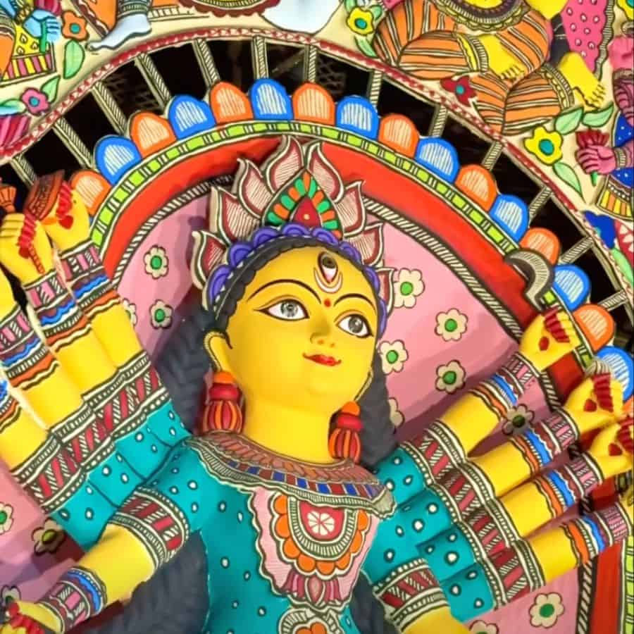 এ বছর তেমনই এক ভিন্ন স্বাদের গল্প বুনেছে টালা বারোয়ারি। এ বার তাদের বিষয়ভাবনা, ‘মধুসদন’।