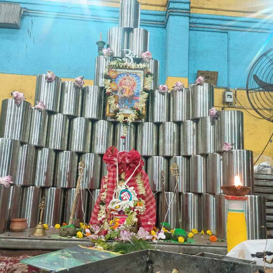 Vishwakarma Puja splendor is almost gone in Howrah dgtld