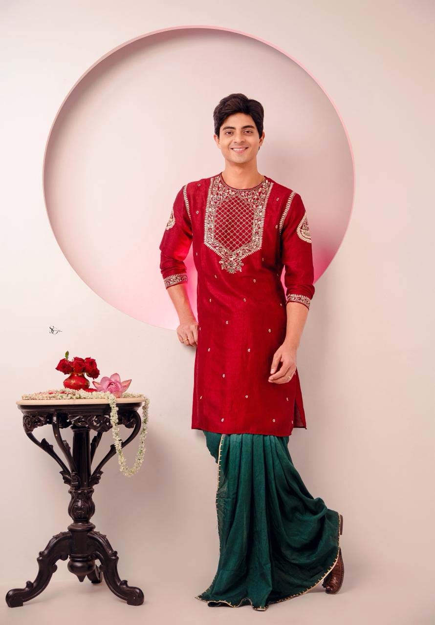 দুর্গাপুজোর ক’টা দিনের জন্য এখনও ছো়টবেলার মতোই অধীর আগ্রহে অপেক্ষা করে থাকেন দিব্যজ্যোতি।