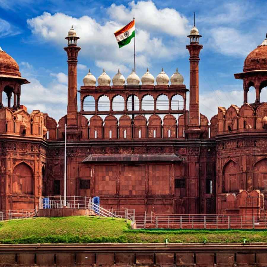 Red fort turning black, report claims
