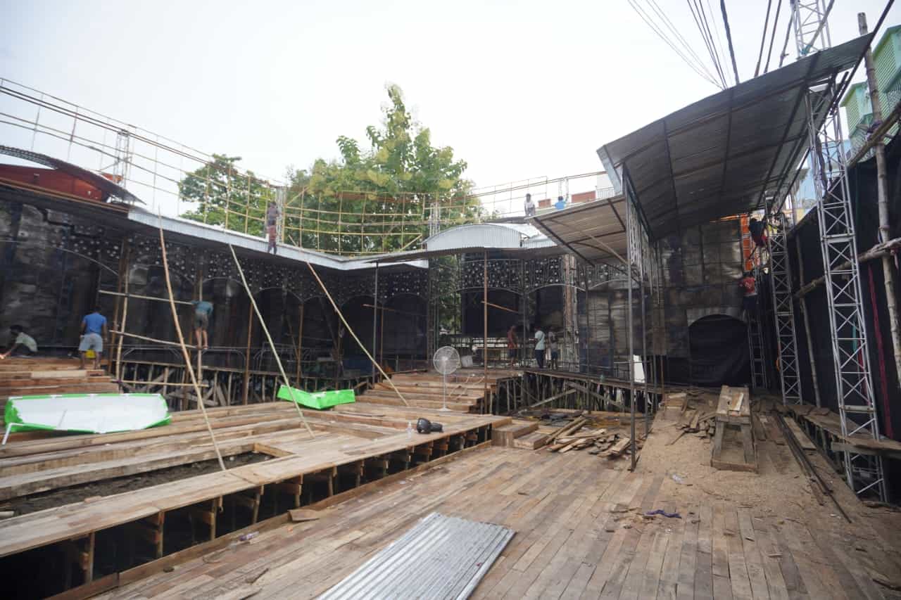 তখন ভারতীয় শিল্পকে ফিরিয়ে আনার জন্য অবনীন্দ্রনাথ ঠাকুর জল রঙের ‘ওয়াশ টেকনিক’ শুরু করেন। অবনীন্দ্রনাথ কলেজের দায়িত্ব নেওয়ার পর ছাত্রছাত্রীদের তেলরঙের বাইরে এনে ভারতীয় শিল্পকলার দিকে টেনে নেন। 