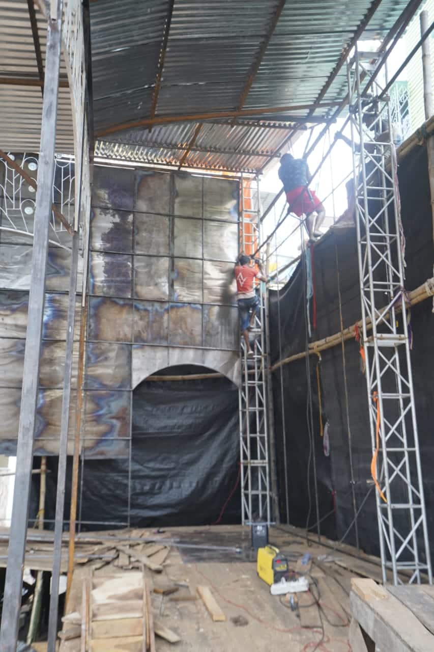 ক্লাব সদস্য , সুভজিৎ মান্না জানান, এ বার তাদের ভাবনা—‘জলচিত্র’। ভাবনার রূপকার অনির্বাণ দাস, প্রতিমাশিল্পীও তিনি।