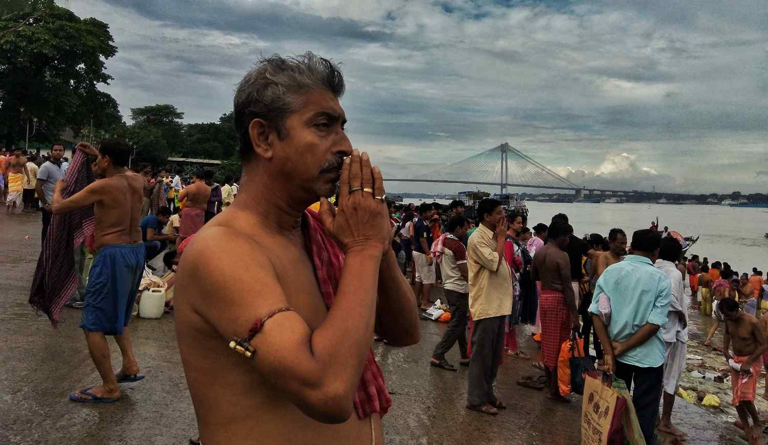 কলকাতা পুলিশের নির্দেশিকা অনুসারে - আগামী ২১ সেপ্টেম্বর (মহালয়ার দিন) ভোর ৩টে থেকে রাত ১০টা পর্যন্ত কলকাতার রাস্তায় কোনও পণ্যবাহী গাড়ি প্রবেশ করতে পারবে না। তবে, জরুরি পরিষেবার সঙ্গে যুক্ত গাড়িগুলিকে এ ক্ষেত্রে ছাড় দেওয়া হয়েছে। 
