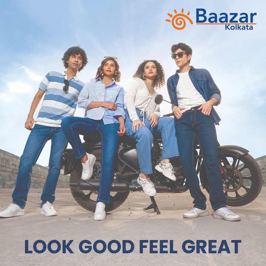 প্রতিটি পোশাকই যেমন দেখতে দুর্দান্ত, তেমনই স্টাইলিশ, যা পুজোর দিনগুলিতে আপনাকে সবার থেকে আলাদা করে তুলবে।