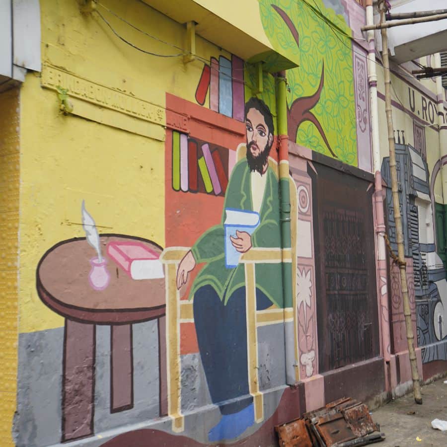 ছোটবেলায় স্কুলের বইয়ে রাজা রামমোহন রায় এবং বিদ্যাসাগরের গল্প পড়েছেন অনেকেই। তাঁদের সেই সব ইতিহাস বিজড়িত সুকিয়া স্ট্রিটই এ বার বৃন্দাবন মাতৃমন্দিরের পুজোর থিম।