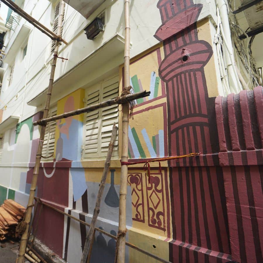 মণ্ডপ জুড়ে দেখা যাবে দেওয়ালচিত্র, ম্যুরাল, যা সুকিয়া স্ট্রিটের সংস্কৃতি ও ঐতিহ্যকে তুলে ধরছে। 