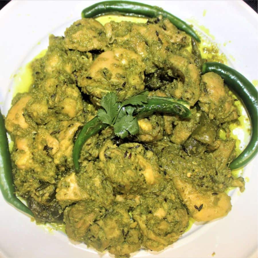 গরম ভাত, রুটি বা পরোটার সঙ্গে এই লঙ্কা মুরগি পরিবেশন করুন।  (এই প্রতিবেদনটি ‘আনন্দ উৎসব’ ফিচারের একটি অংশ)।