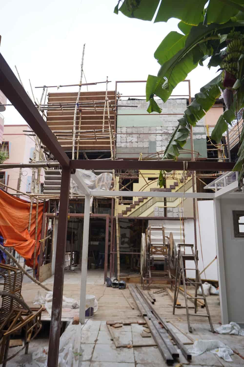 ২। তারিখটা ছিল ওই বছরেরই ১৬ অগস্ট। ভয়ংকর রূপ নেয় সেই দাঙ্গা। এমন পরিস্থিতিতে রাস্তায় নামে সাধারণ মানুষ। 