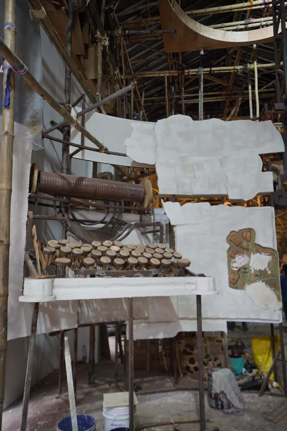 ৯। অরিজিৎ মৈত্রের কথায়, “ব্রিটিশ শাসনকালে প্রায় যে কোনও বার্তালাপের মাধ্যমই ছিল চিঠি। সেই কারণেই টাইপ রাইটার রাখা। অপর দিকে গণমাধ্যম খবরের কাগজকে উৎসর্গ করতে আমরা রেখেছি একটি প্রেস যন্ত্রের পরিকাঠামো।” 