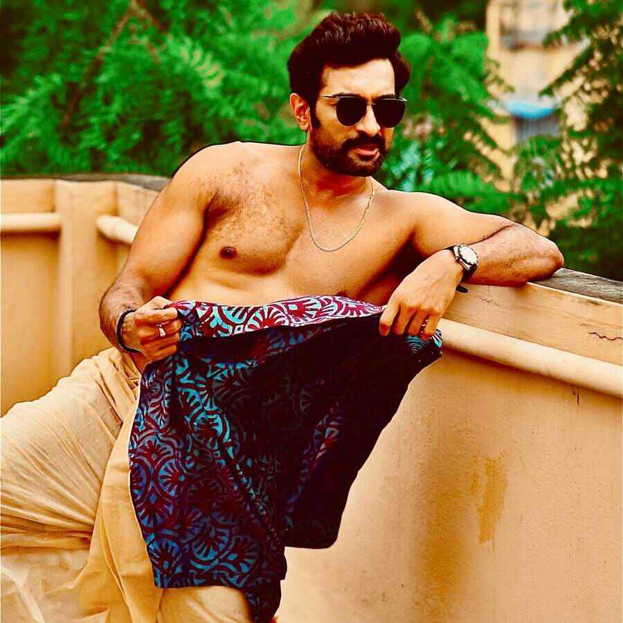 Why is Jeetu Kamal not in the channel's Puja special programme dgtl