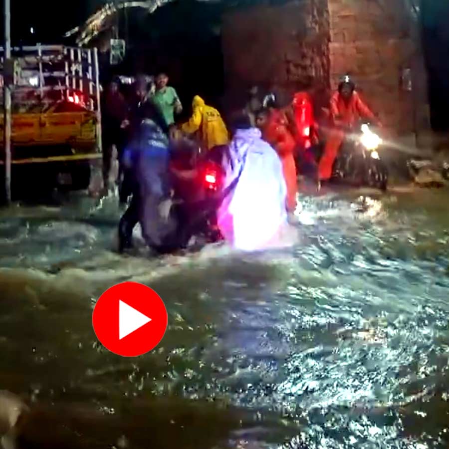 food delivery boys saved a man and his bike