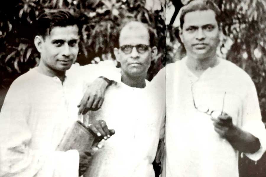 History of the old radio station at Garstin place and the origin of the famous radio programme Mahishasuramardini