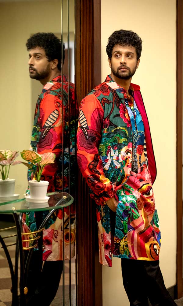 সৌম্য ফ্যাশন সচেতন নন। কিন্তু বিশ্বাস করেন, পোশাক ব্যক্তির ব্যক্তিত্বেরই একটি অংশ। সেখানে অভিনেতা হিসেবে পর্দায় পরীক্ষা-নিরীক্ষা করার সুযোগ থাকে। আরামদায়ক পোশাকই বেশি পছন্দ সৌম্যের। তিনি বলছিলেন, ‘‘বিষয়টাকে জটিল ভাবে দেখি না। যখন যা পরি, সেটাই তখন আমার ফ্যাশন।’’ 