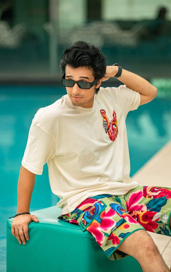 পুজোর আগে ধারাবাহিকের শুটিংয়ের ব্যস্ততা তুঙ্গে। পুজো পরিকল্পনা নিয়ে তাই ভাবার সময় নেই আরিয়ানের। সম্প্রতি নতুন বাড়িতে থাকতে শুরু করেছেন আরিয়ান। আবসনে জাঁকজমকের সঙ্গে দুর্গাপুজো হয়। সেখানে পরিবার এবং আবাসনের বাসিন্দাদের সঙ্গেই সময় কাটবে তাঁর।