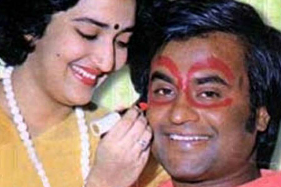 Sridevi fasted for a week for Rajinikanth and the actor cancelled his anniversary plans for her