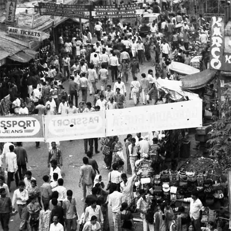 Famous places where citizens of Old Kolkata use to crowd for Durga Puja shopping