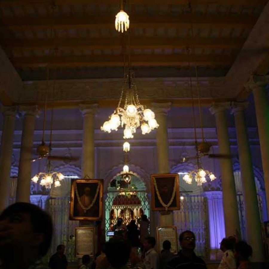 উত্তর কলকাতার পুজোর তালিকায় এখনও অগ্রগণ্য এই প্রাচীন পুজো, যেখানে ইতিহাস, সংস্কৃতি আর পুজোর আবহ একসঙ্গে বেঁধে রাখে মানুষকে।  (এই প্রতিবেদনটি ‘আনন্দ উৎসব’ ফিচারের একটি অংশ)। 