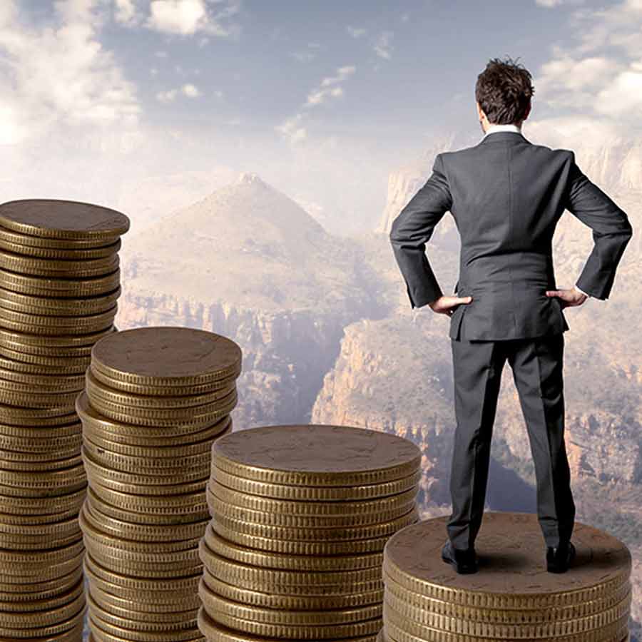 সমীক্ষা রিপোর্ট অনুযায়ী, এ দেশের ধনকুবেরদের হাতে রয়েছে মোট ৯৮ লক্ষ কোটির সম্পত্তি। টাকার অঙ্কটা ভারতের মোট অভ্যন্তরীণ উৎপাদনের (গ্রস ডোমেস্টিক প্রোডাক্ট বা জিডিপি) প্রায় এক তৃতীয়াংশ বলে জানিয়েছেন সমীক্ষকেরা। গত বছরের নিরিখে ১০০ কোটির মালিক ভারতীয় ধনকুবেরদের সম্পত্তির পরিমাণ প্রায় ১০ শতাংশ বৃদ্ধি পেয়েছে।