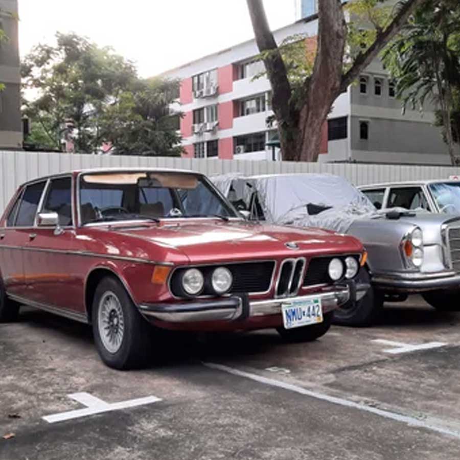 মার্সেডিজ়-বেঞ্জ হুরুন ইন্ডিয়া লাক্সারি কনজ়িউমার সার্ভেতে ১৫০ জন ভারতীয় কোটিপতির জীবনযাত্রার পছন্দ এবং ব্র্যান্ডের প্রতি আকর্ষণ নিয়ে সমীক্ষা করা হয়েছিল। বিলাসবহুল গাড়ির মধ্যে পছন্দের তালিকায় রয়েছে মার্সেডিজ়-বেঞ্জ, বিএমডব্লিউ এবং অডি। তবে তরুণ প্রজন্মের আকর্ষণ বাড়ছে ফেরারি, ল্যাম্বরঘিনির প্রতি। ভারতের অর্ধেকেরও বেশি কোটিপতি একাধিক গাড়ির মালিক। এঁদের অনেকেই তিন থেকে ছয় বছরের মধ্যে গাড়ির উন্নত সংস্করণের দিকে হাত বাড়ান। এঁদের মধ্যে ৪০ শতাংশ তাঁদের গাড়ি ছয় বছরের বেশি সময় ধরে ব্যবহার করেন। 