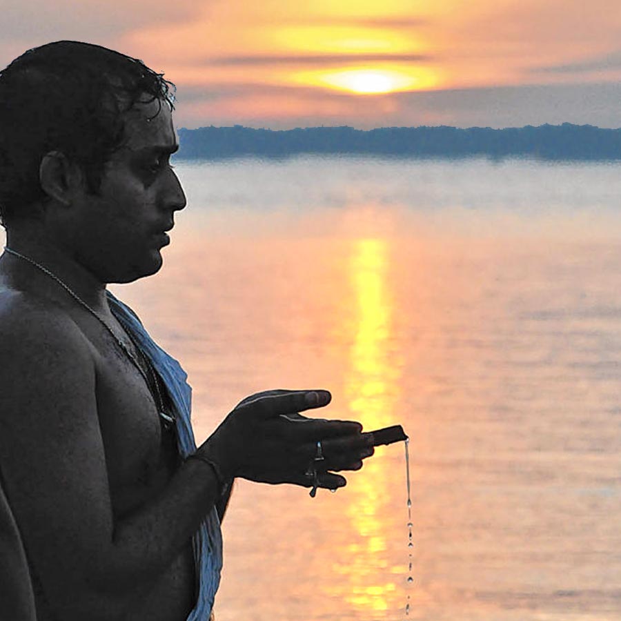 How far Tarpan in Mahalaya is a living tradition among Bengalis