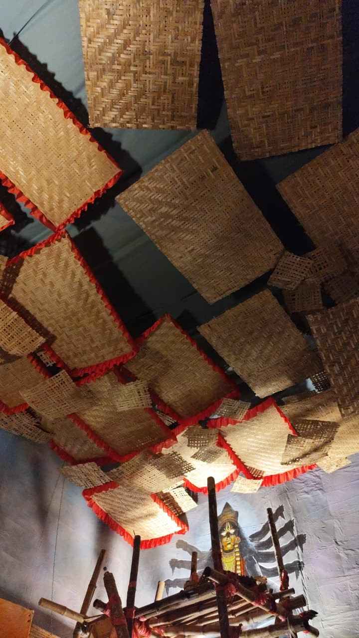 গত প্রায় ন'দশক ধরে তারা দশভূজার আবাহন করে আসছে।