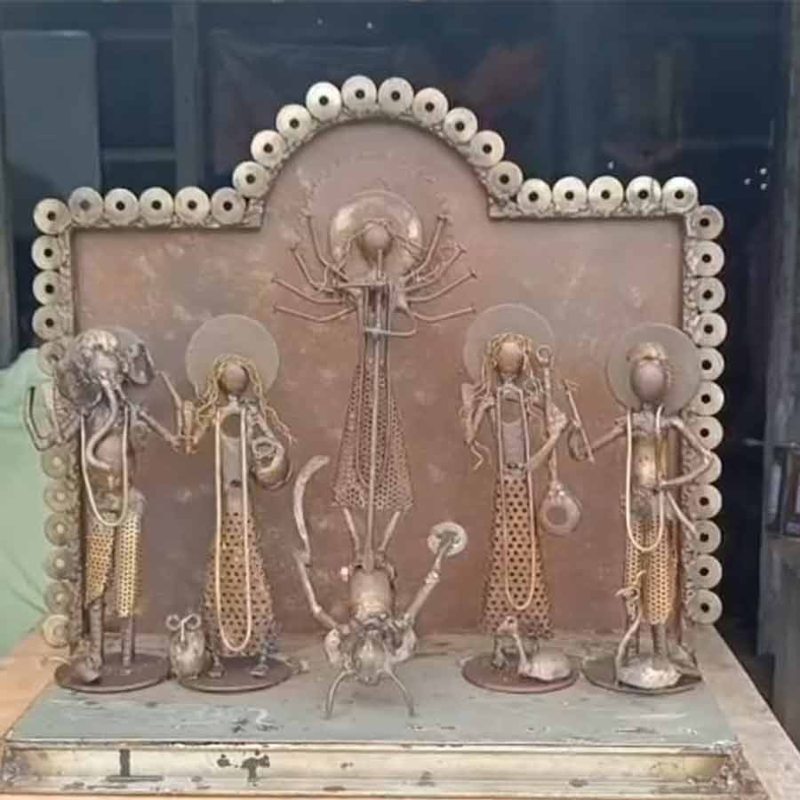 Durga idol made by Raju Bag from solid waste in Purbasthali Bardhaman dgtld