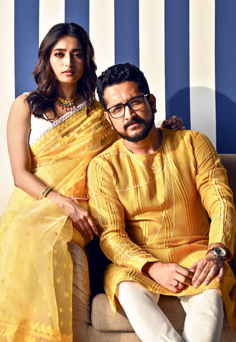 Parambrata Chatterjee and Ishaa Saha decked up for Durga Puja fashion shoot