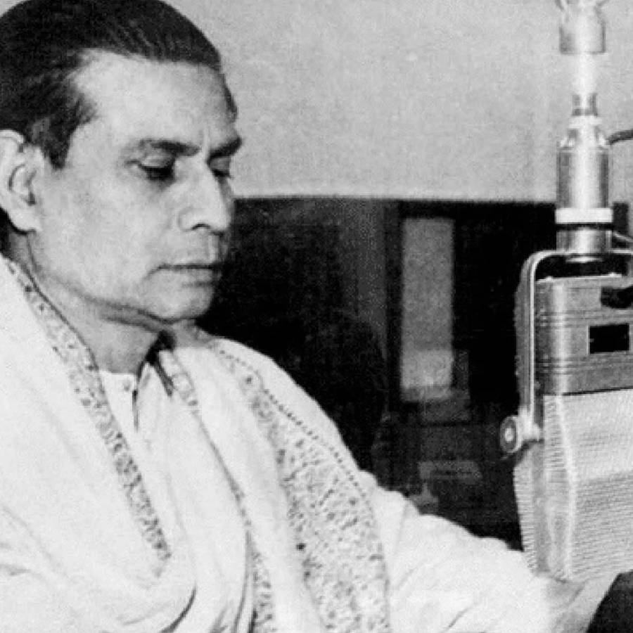 Birendra Krishna Bhadras way of getting ready for Mahisasurmardini dgtl